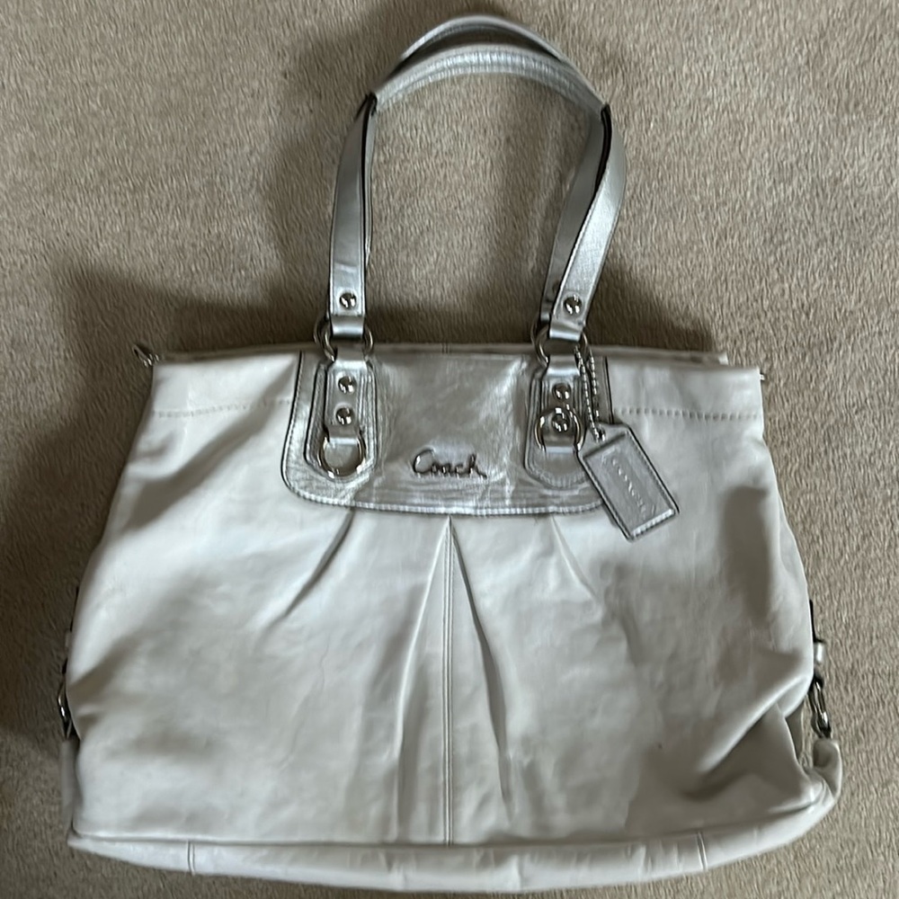 Coach cream, colored leather bag, gorgeous beautiful pink inside lining